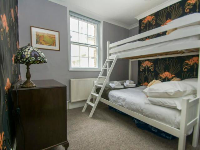 18 Sleeper House image