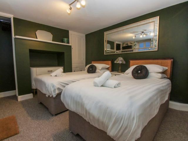 18 Sleeper House image