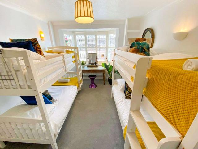 16 Sleeper House With Hot Tub image
