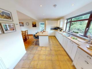 New Forest | Farmhouse and Lodge sleeps 20 with Hot tub thumbnail
