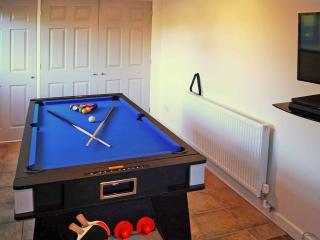 New Forest | Farmhouse and Lodge sleeps 20 with Hot tub thumbnail