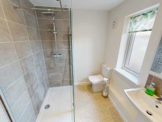 New Forest | Farmhouse and Lodge sleeps 20 with Hot tub thumbnail
