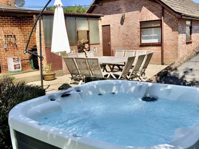 New Forest | Farmhouse and Lodge sleeps 20 with Hot tub image