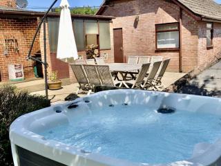 New Forest | Farmhouse and Lodge sleeps 20 with Hot tub thumbnail