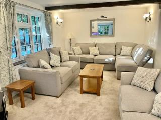 Dorset Cottage | Sleeps 16 thumbnail