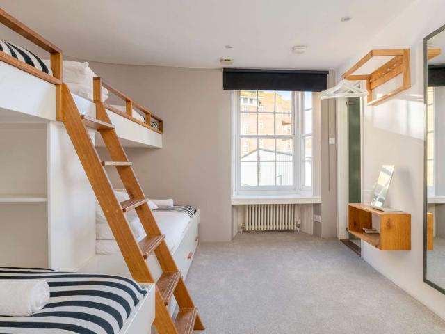 16 Sleeper House image