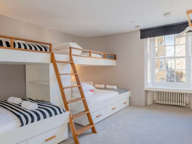 16 Sleeper House image
