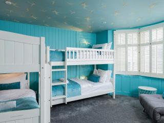 18 Sleeper Townhouse thumbnail