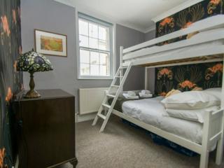 Brighton | 18 Sleeper House thumbnail