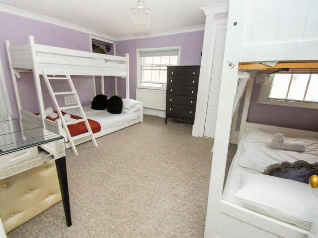 Brighton | 18 Sleeper House image
