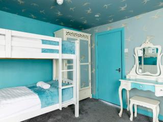 Brighton | 18 Sleeper Townhouse thumbnail