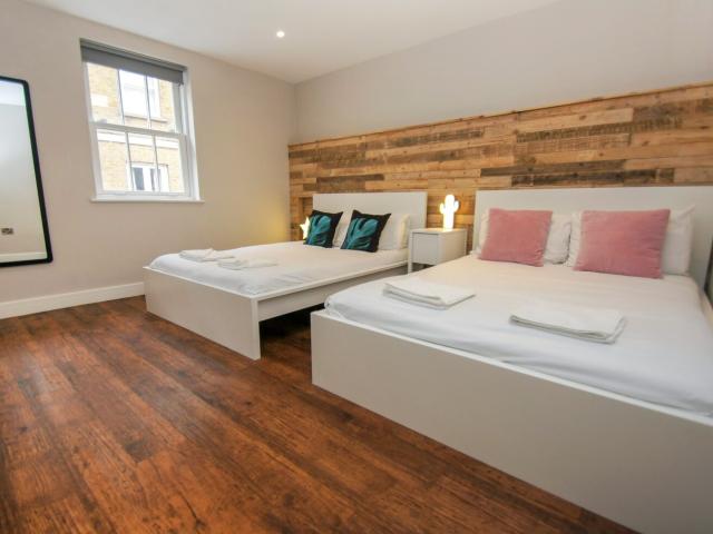 Brighton | 22 Sleeper Townhouse Brighton Pier image
