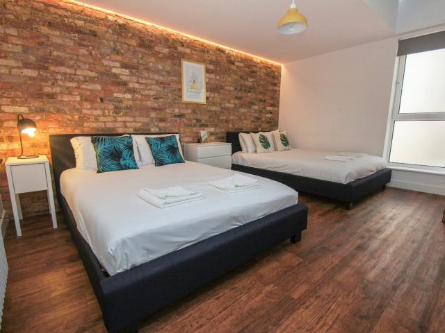 Brighton | 22 Sleeper Townhouse Brighton Pier image