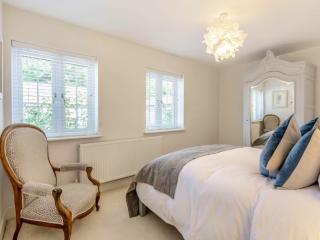 Dorset Retreat | Sleeps 22 with Indoor Pool thumbnail
