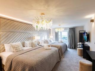 Wales | Luxury 22 Sleeper House With Pool, Hot Tub and Games Room thumbnail