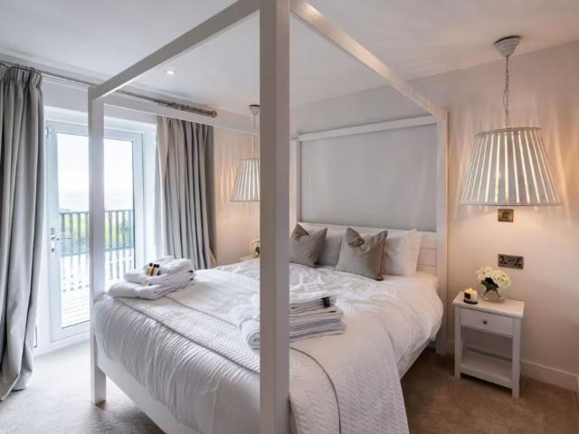 Wales | Luxury 22 Sleeper House With Pool, Hot Tub and Games Room image