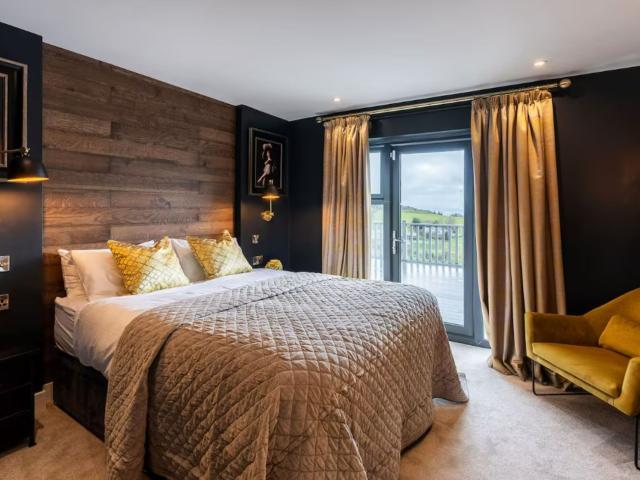 Wales | Luxury 22 Sleeper House With Pool, Hot Tub and Games Room image