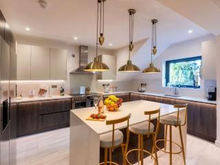 Wales | Luxury 22 Sleeper House With Pool, Hot Tub and Games Room thumbnail