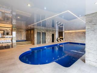 Wales | Luxury 22 Sleeper House With Pool, Hot Tub and Games Room thumbnail