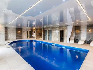 Wales | Luxury 22 Sleeper House With Pool, Hot Tub and Games Room thumbnail