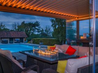 Somerset | Deluxe 28 Sleeper House with Heated Pool thumbnail