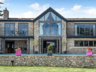 Somerset | Deluxe 28 Sleeper House with Heated Pool thumbnail