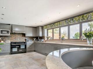 Somerset | Deluxe 28 Sleeper House with Heated Pool thumbnail