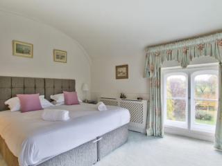Herefordshire | Country Manor with Swimming Pool, sleeps 40 thumbnail