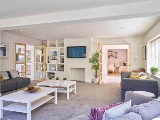 Cheltenham | 24 Sleeper with Hot tub and Pool thumbnail
