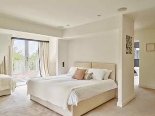 Cheltenham | 24 Sleeper with Hot tub and Pool thumbnail