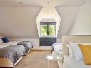 Cheltenham | 24 Sleeper with Hot tub and Pool thumbnail