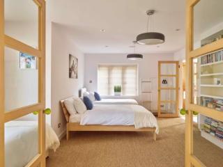 Cheltenham | 24 Sleeper with Hot tub and Pool thumbnail