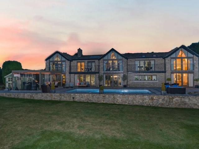 Deluxe 28 Sleeper House with Heated Pool image