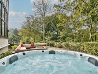 Welsh Historic Estate | Sleeps 42 with Swimming Pool thumbnail