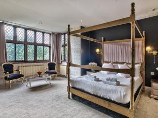 Welsh Historic Estate | Sleeps 42 with Swimming Pool thumbnail