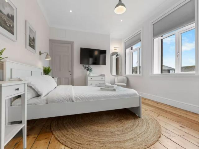 18 Sleeper Townhouse image
