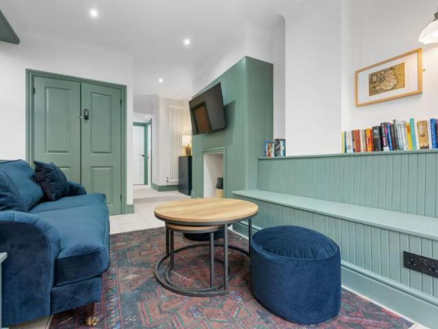 18 Sleeper Townhouse image