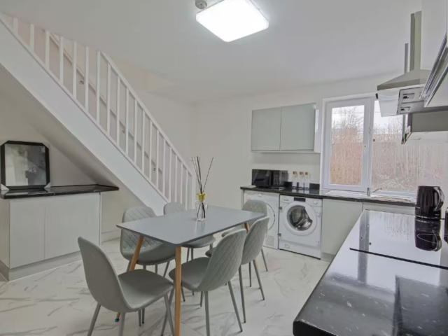 16 Sleeper House image