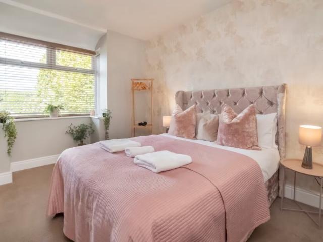 York | 18 Sleeper Stables with Hot Tub image