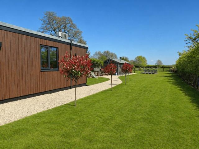 York | 18 Sleeper Stables with Hot Tub image