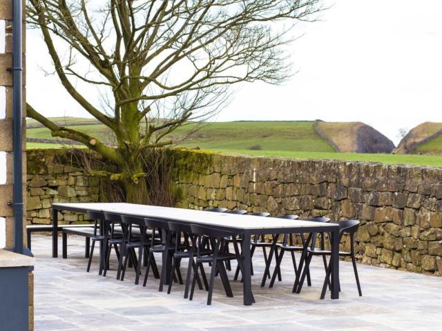 Peak District 18 Sleeper Cottage with Hot Tub image