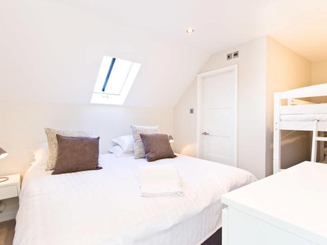 Peak District 18 Sleeper Cottage with Hot Tub image