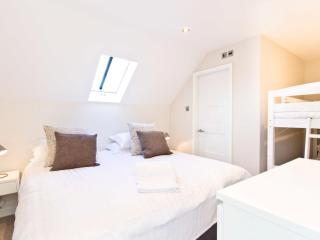 Peak District 18 Sleeper Cottage with Hot Tub thumbnail