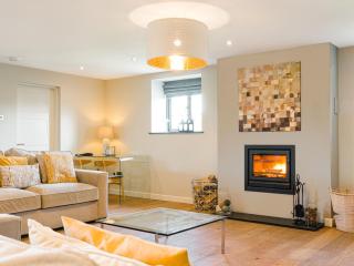 Peak District 18 Sleeper Cottage with Hot Tub thumbnail