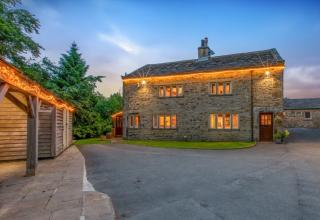 Yorkshire | 26 Sleeper Barn with Hot Tub and Sauna