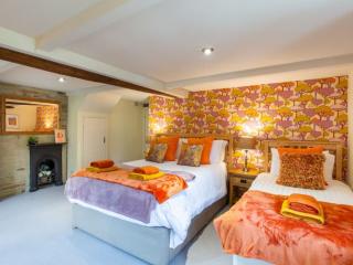 Yorkshire | 26 Sleeper Barn with Hot Tub and Sauna thumbnail
