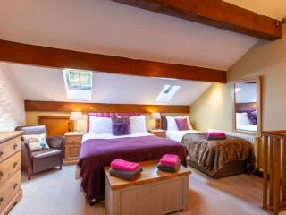 Yorkshire | 26 Sleeper Barn with Hot Tub and Sauna thumbnail