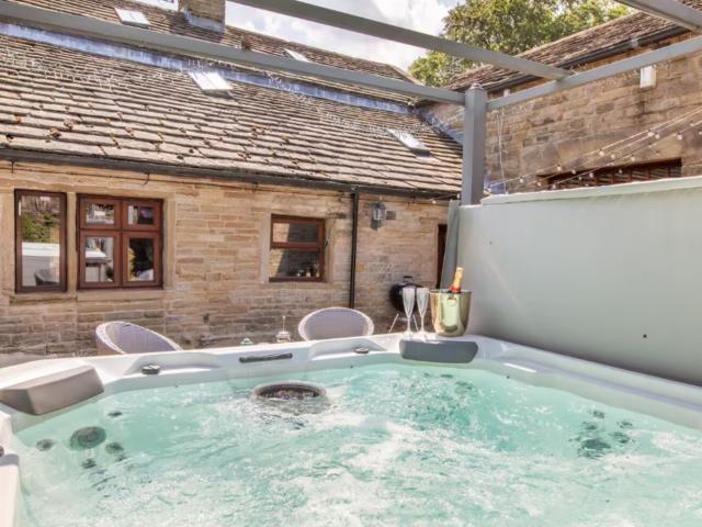 Yorkshire | 26 Sleeper Barn with Hot Tub and Sauna image