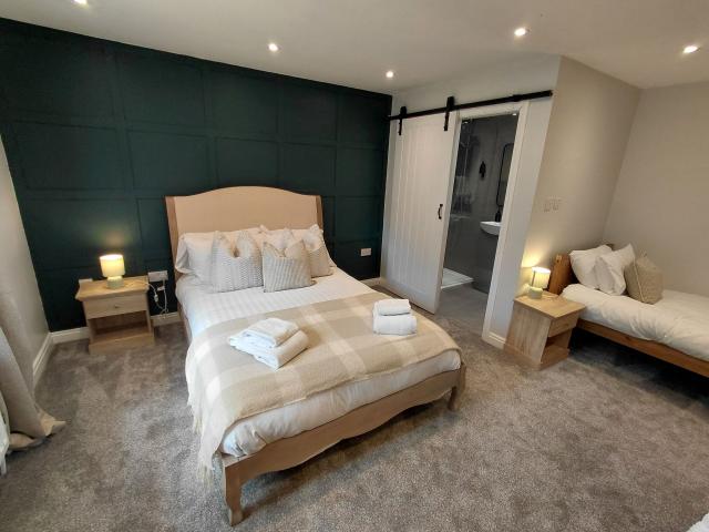 TyneView Estate | The Farmhouse With Hot Tub, Games Room & Bar - Sleeps 18 image