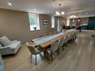 TyneView Estate | The Farmhouse With Hot Tub, Games Room & Bar - Sleeps 18 thumbnail